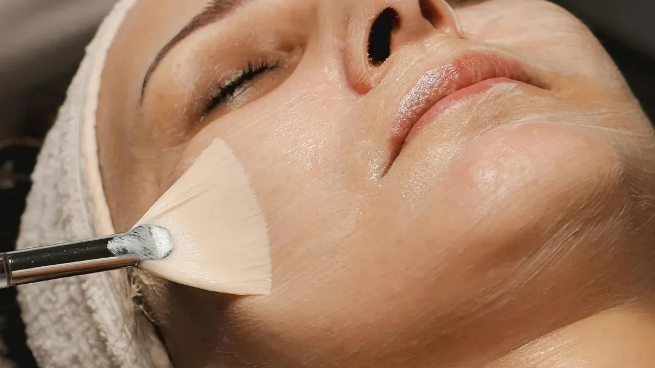 Cildi sıkılaştıran ve canlı gösteren doğal maske tarifi! Evde gençlik etkisi
