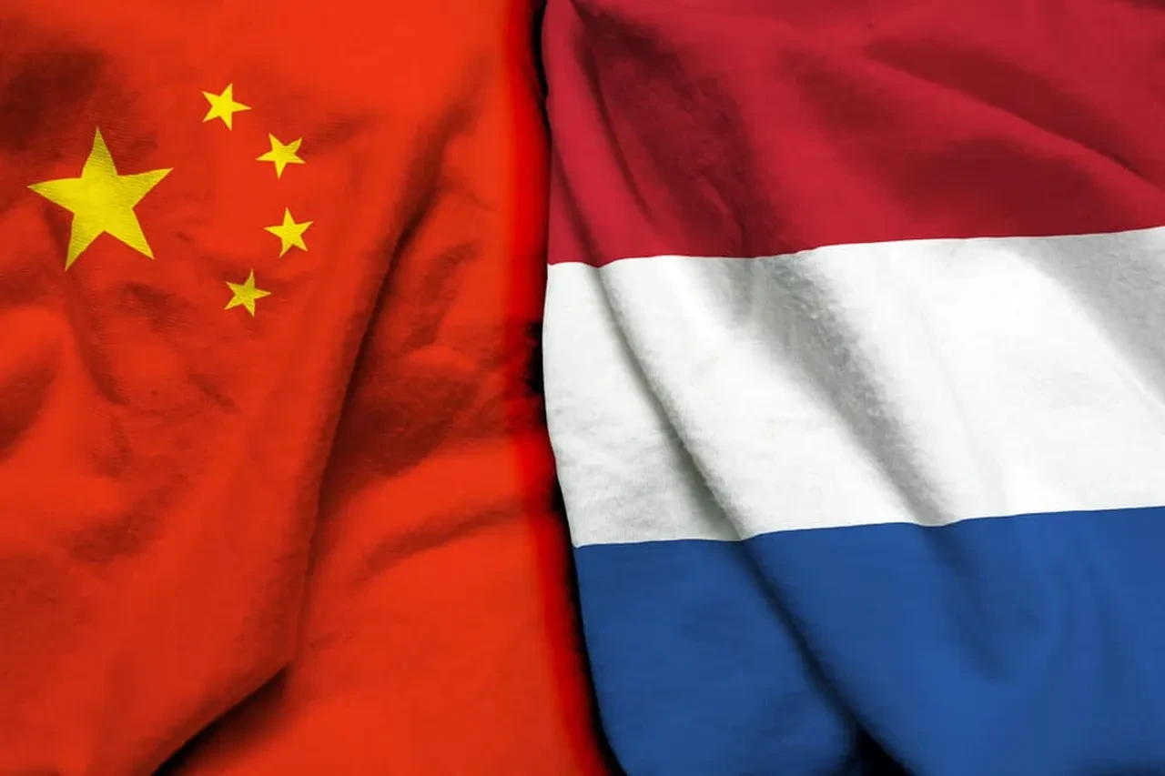 Denizde yeni gerilim: Çin, Hollanda savaş gemisine müdahale etti!