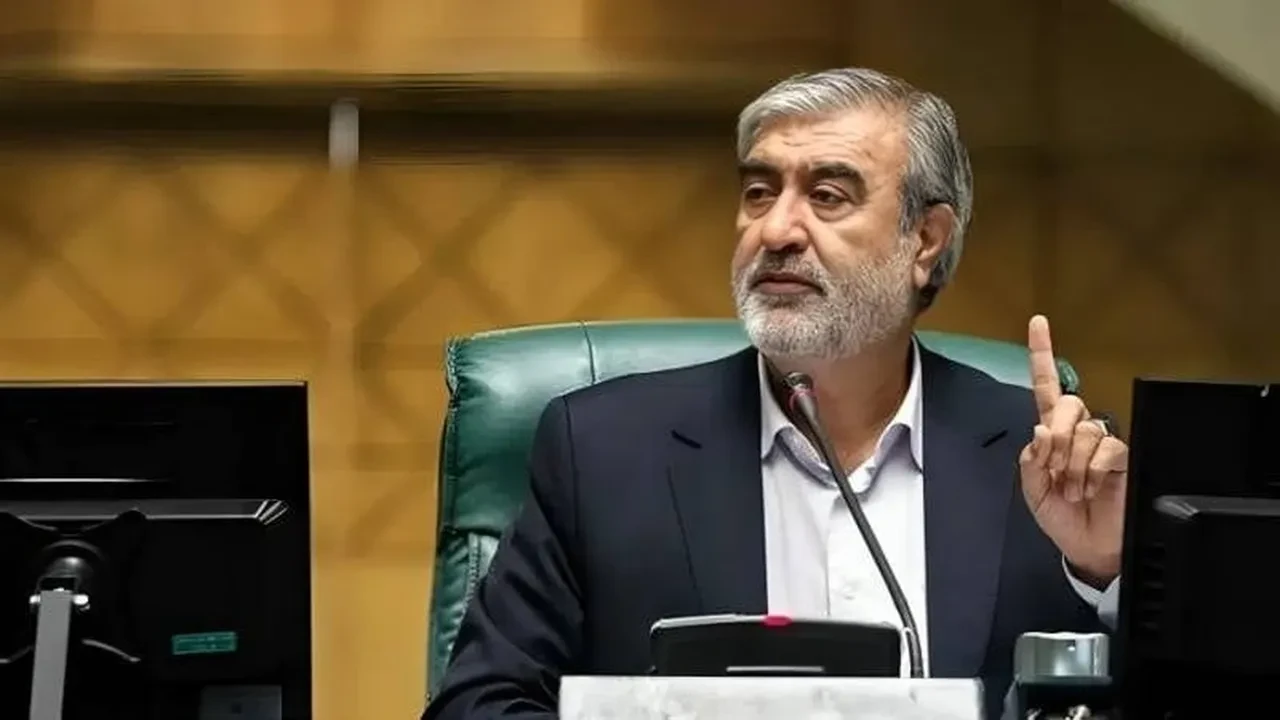 İran'dan Trump'ın tehditlerine rest: Kırmızı çizgilerimizden geri adım atmayacağız