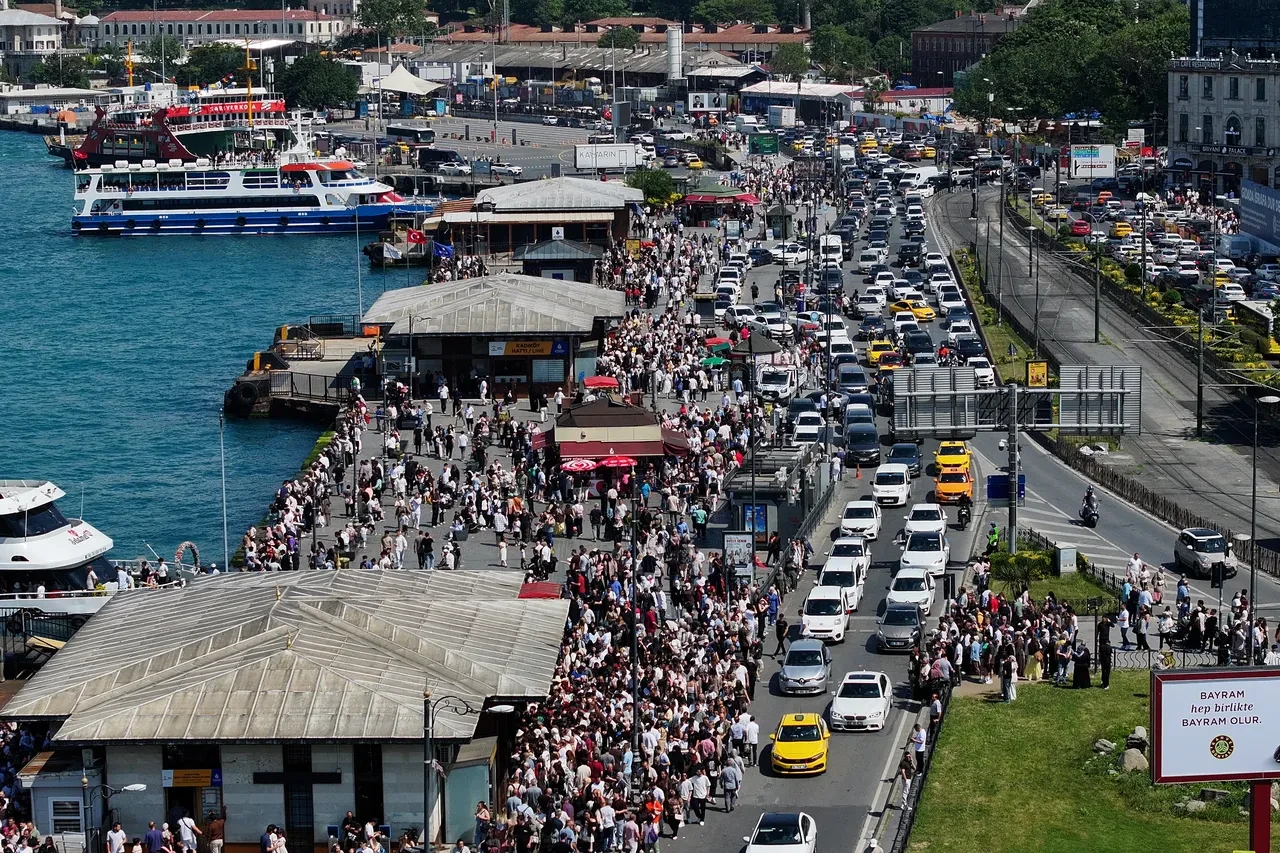 İstanbul bayramda doldu taştı! Yerli turistler şaşkın: "Kendimi kaybolmuş hissediyorum"