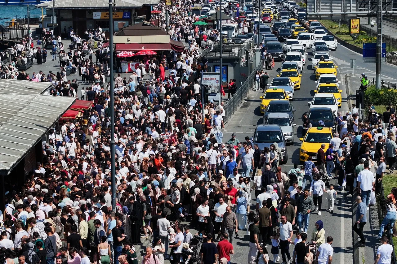 İstanbul bayramda doldu taştı! Yerli turistler şaşkın: "Kendimi kaybolmuş hissediyorum"
