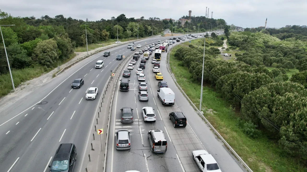 İstanbul'da her yer boş kaldı, trafik yoğunluğu yüzde 1'i gördü! Yalnızca tek bölgede trafik kilitlendi