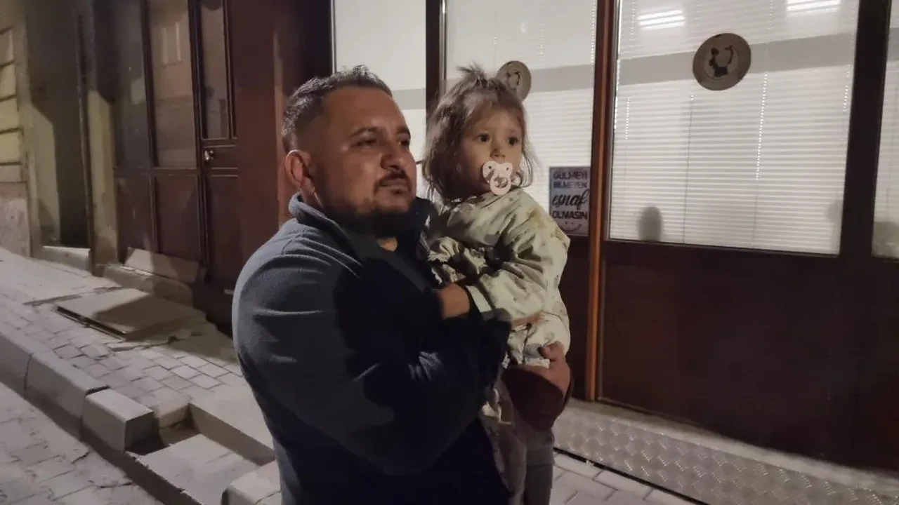 Kütahya'da gece yarısı peş peşe deprem! Vatandaşlar sokağa döküldü