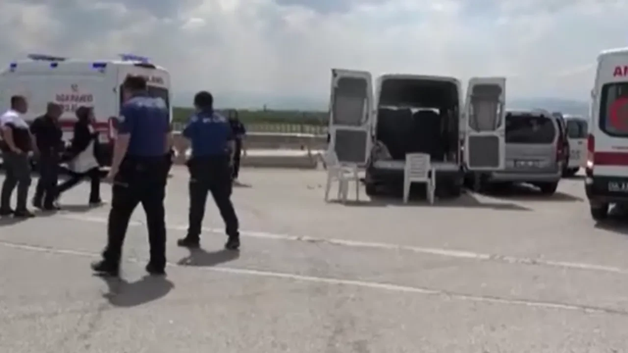 Malatya'da minibüs ile araç çarpıştı: 8 yaralı