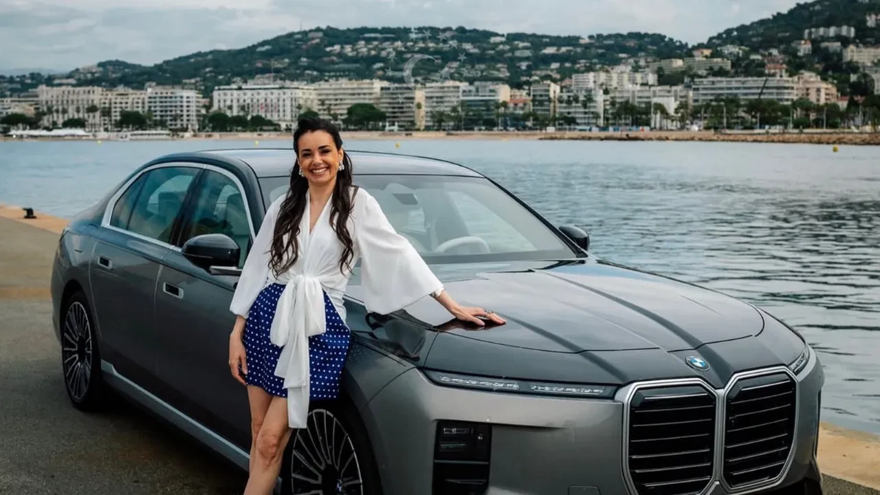 Özgü Namal ve BMW iş birliği dikkat çekti! Cannes’da tüm gözler ondaydı”