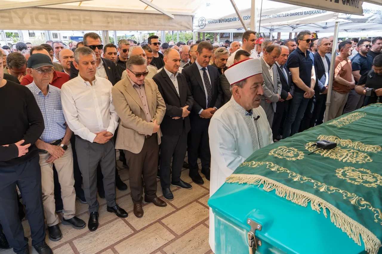 Özgür Özel'in acı günü! Amcasını son yolculuğuna uğurladı