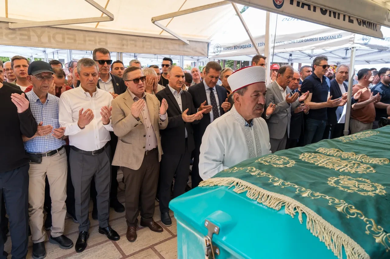 Özgür Özel'in acı günü! Amcasını son yolculuğuna uğurladı