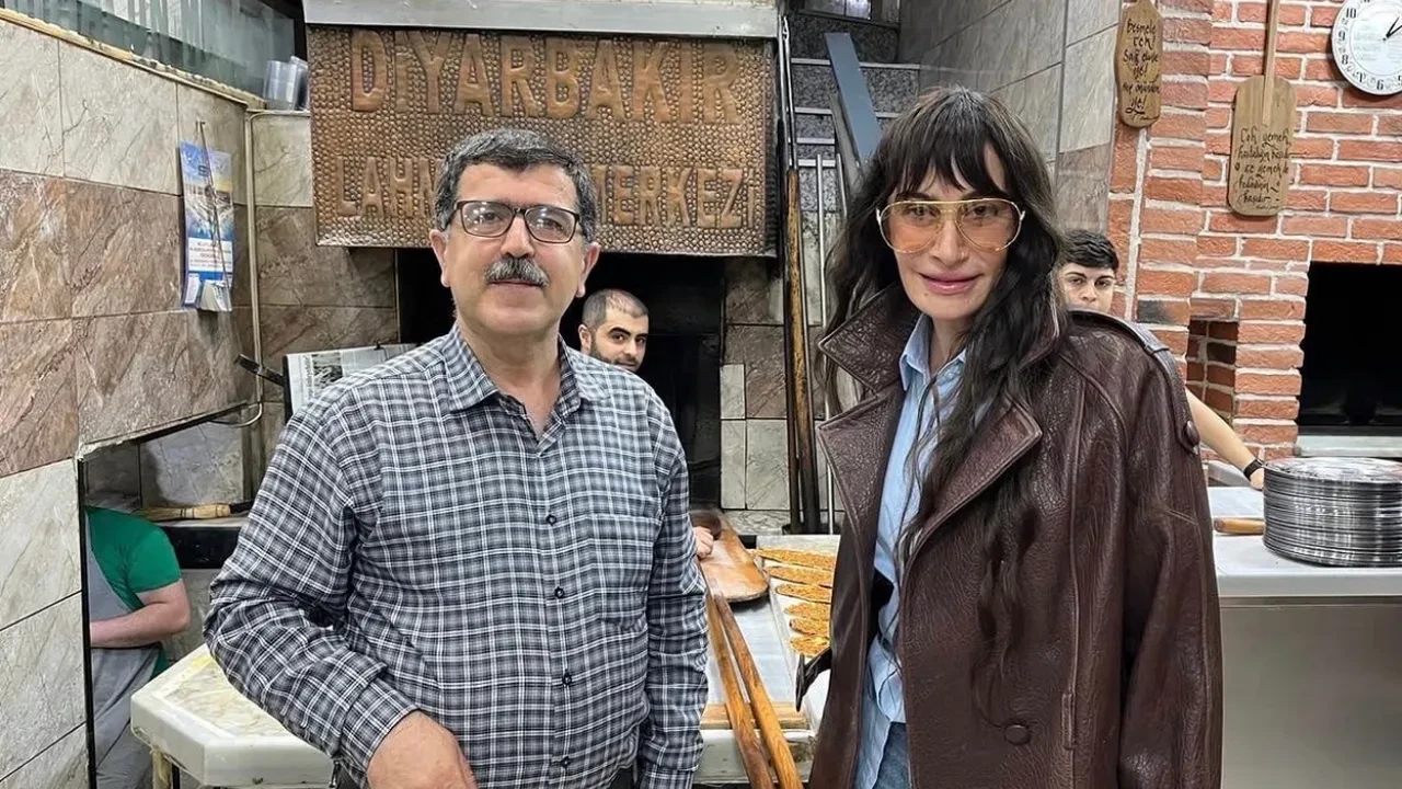 Sıla Gençoğlu İrem Derici’ye benzetildi! Ünlü şarkıcıdan içerik hatasına sert tepki