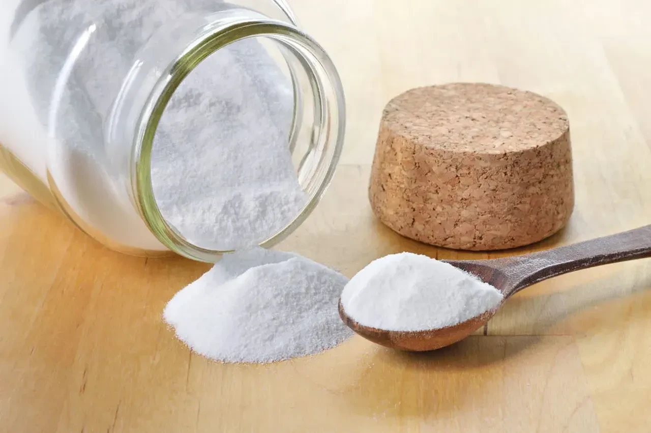 Diş macunu ve limonla vakit kaybetmeyin! Ocak çiziklerini saniyeler içinde yok eden mutfaktaki madde buymuş