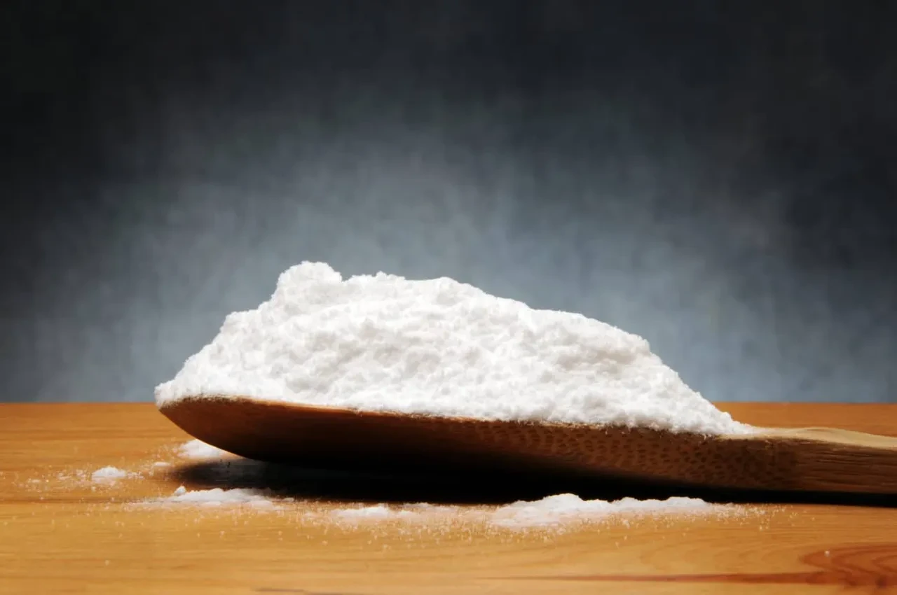 Diş macunu ve limonla vakit kaybetmeyin! Ocak çiziklerini saniyeler içinde yok eden mutfaktaki madde buymuş