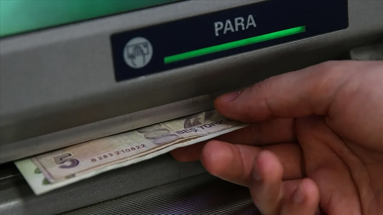 Gece ATM'den işlem yapanlar dikkat! Kartı o saatlerde kullananların hesabı sadece 1 dakikada boşaltılıyor