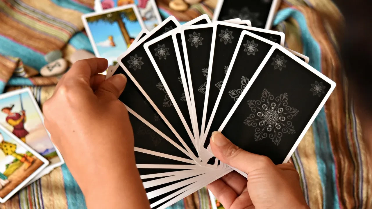 Günlük tarot açılımı 30 Mayıs 2026! Bugün değişim ve yön dönüşleri günü