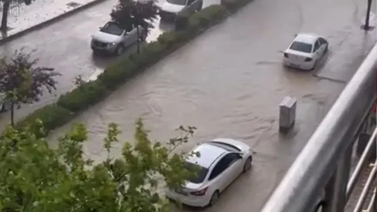 Hatay ve Osmaniye’de sağanak sele dönüştü! Hayat durma noktasına geldi: Ev ve iş yerleri sular altında kaldı
