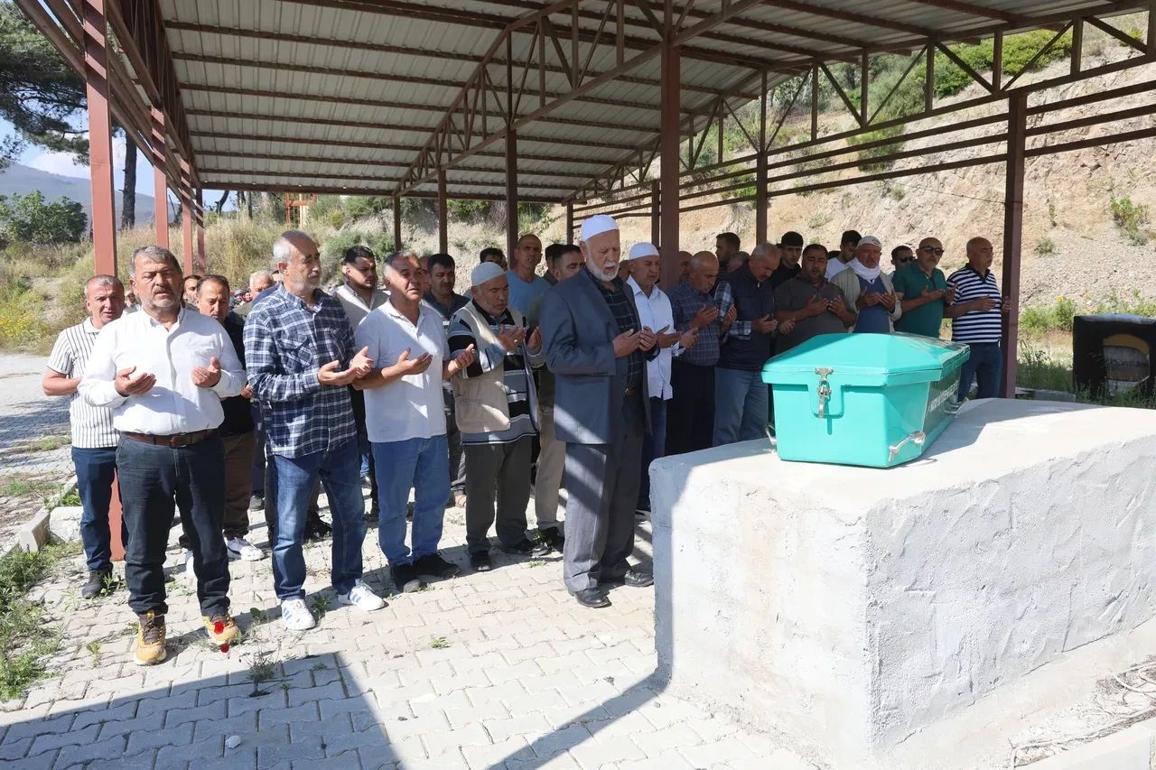 Madde bağımlısı babadan kan donduran vahşet! Boğarak öldürdüğü 3 yaşındaki oğlunu parçalara ayırdı