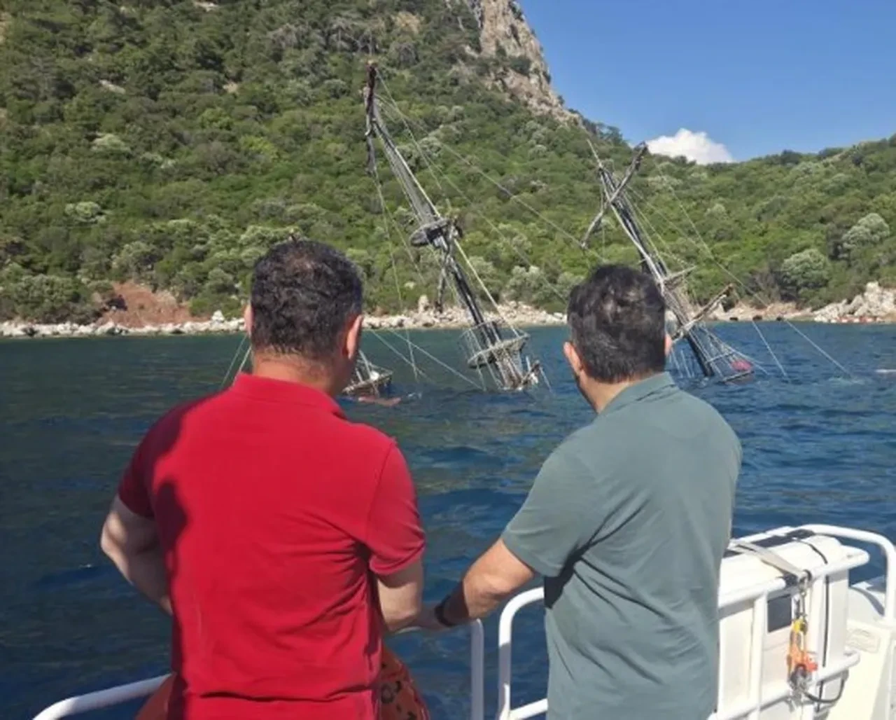Marmaris'te tur teknesi battı: 110 yolcu tahliye edildi