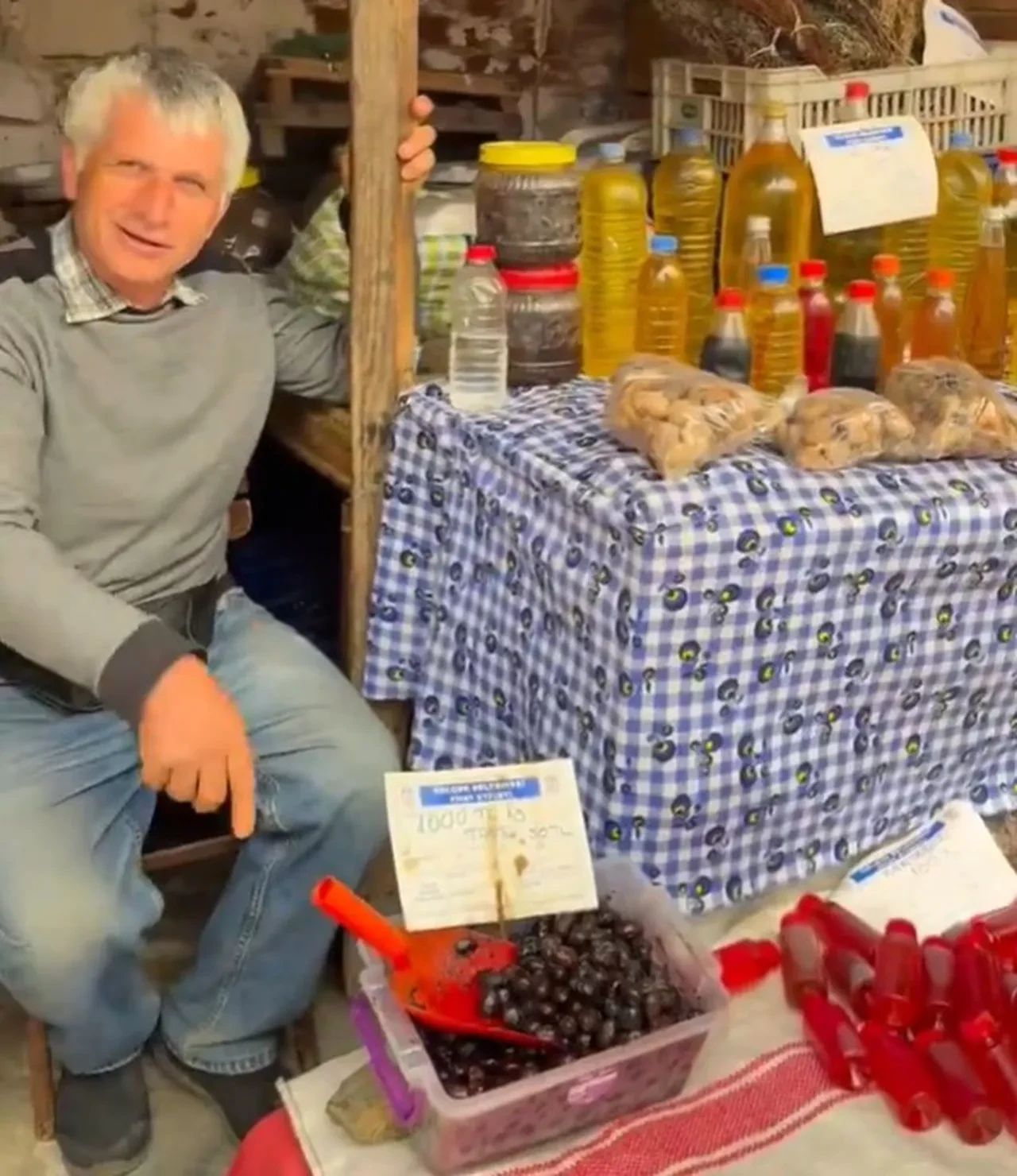 Şirince'de fahiş fiyata tek tek zeytin satışı! Görenleri şaşkınlığa uğrattı