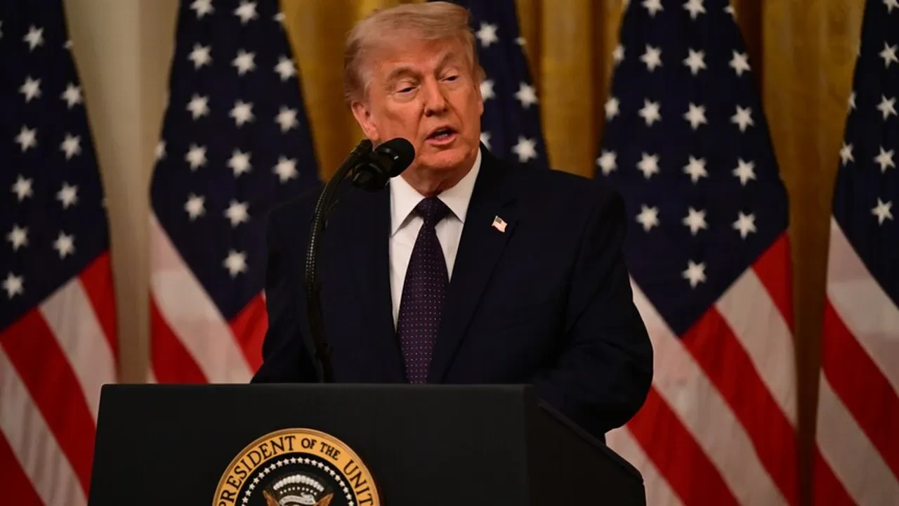 Trump yüzünü dolara bastırmak için ısrarcı: Kazanırsa bir ilk olacak!