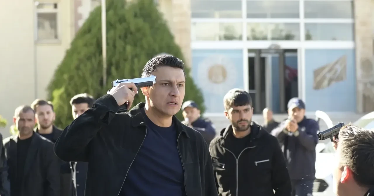 Uzak Şehir setinde sürpriz aşk patlak verdi! Alper Çankaya ve Yaren Güldiken tatilde yakalandı