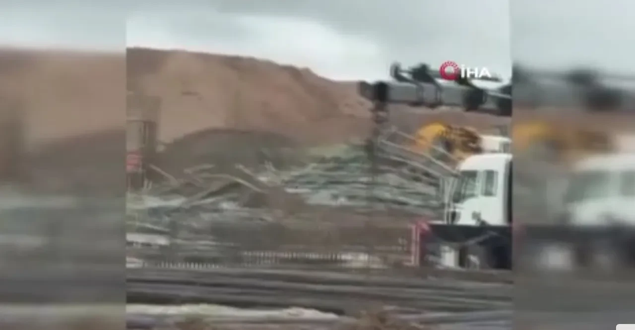 Ankara'da bir şantiyede kalıp çöktü: 5 işçi yaralı