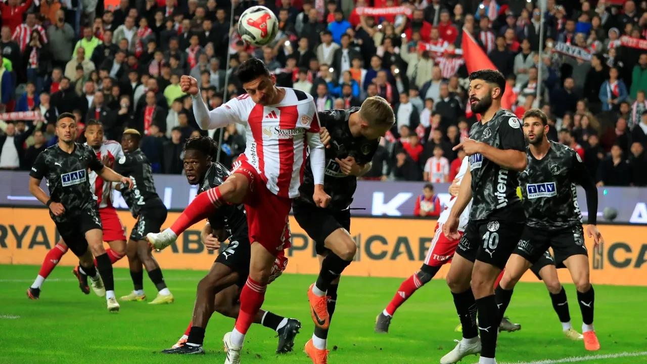 Antalya derbisinde gol sesi çıkmadı! Antalyaspor ile Alanyaspor berabere kaldı