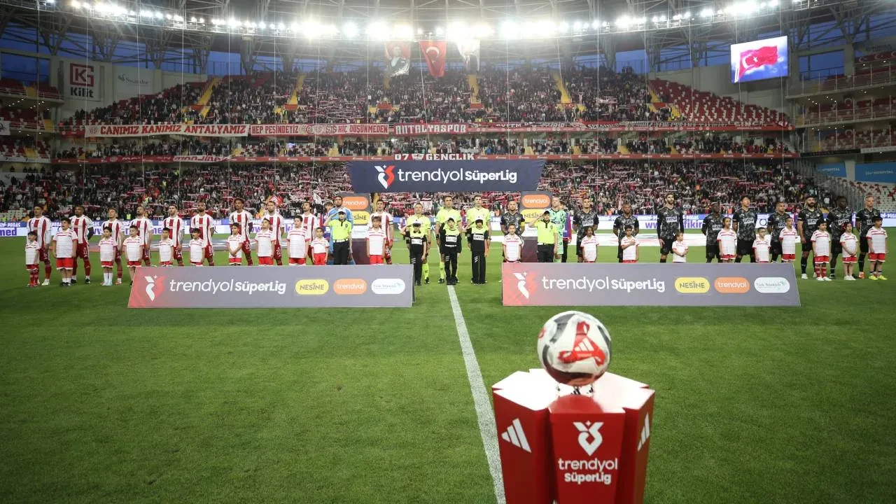 Antalya derbisinde gol sesi çıkmadı! Antalyaspor ile Alanyaspor berabere kaldı