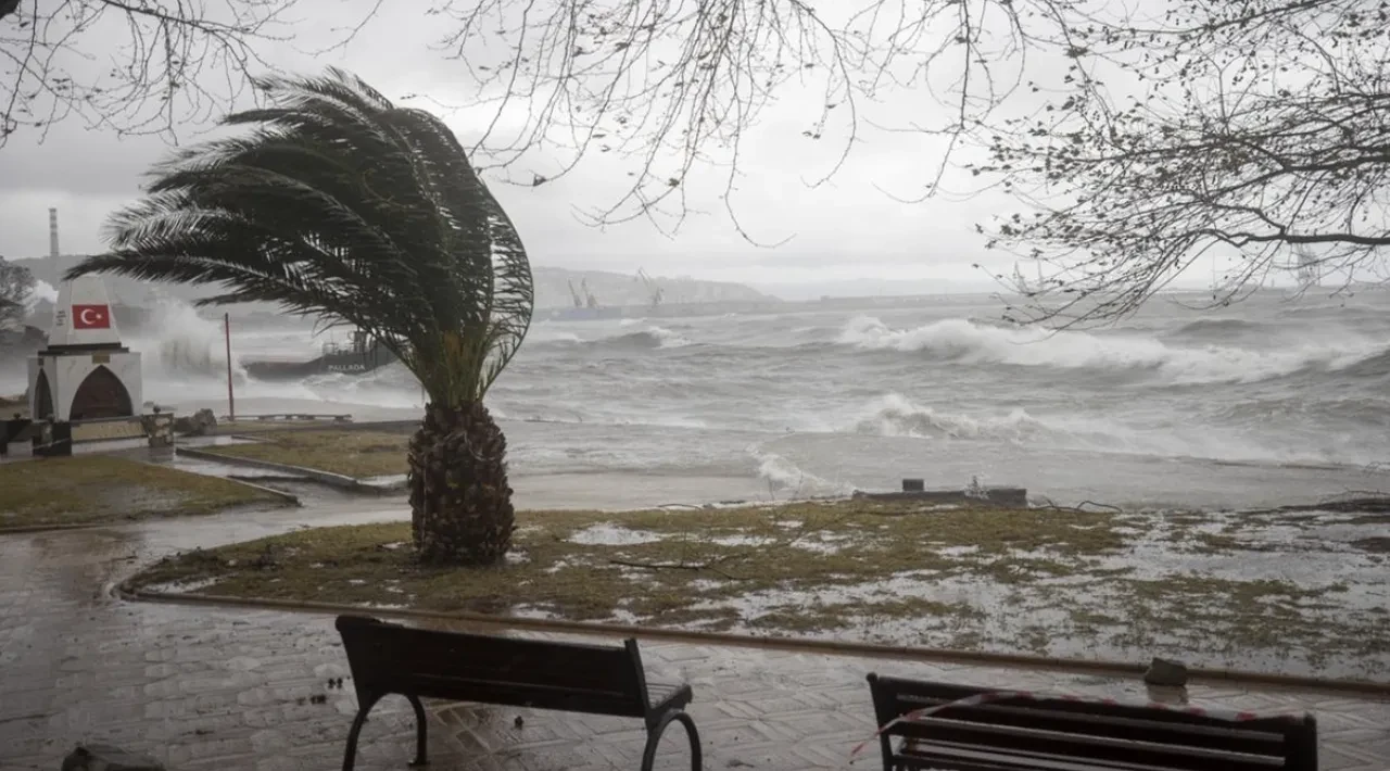 İçişleri Bakanlığı'ndan çok sayıda ile sarı kodlu uyarı! Fırtına, kar ve sağanak kapıda