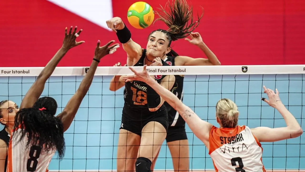 CEV Şampiyonlar Ligi'nde şampiyon VakıfBank! Sarı-siyahlılar, Türk finalinde Eczacıbaşı'nı yendi