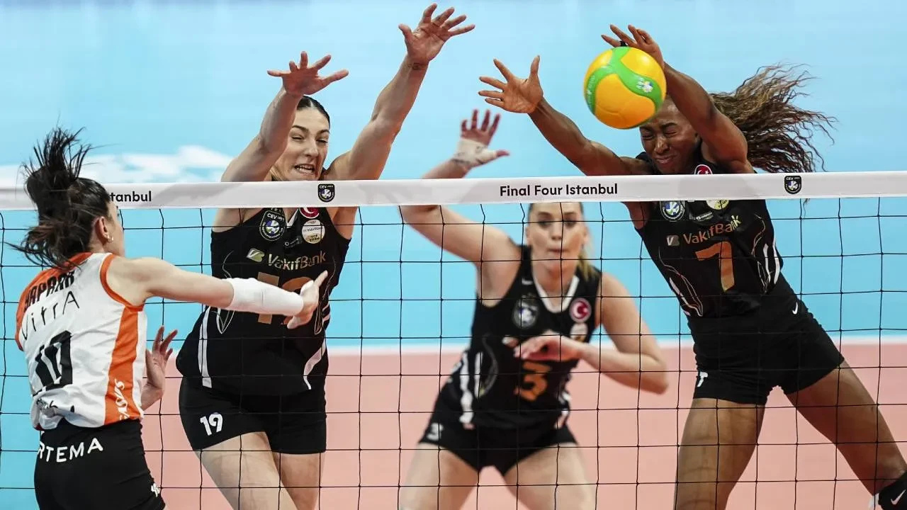 CEV Şampiyonlar Ligi'nde şampiyon VakıfBank! Sarı-siyahlılar, Türk finalinde Eczacıbaşı'nı yendi