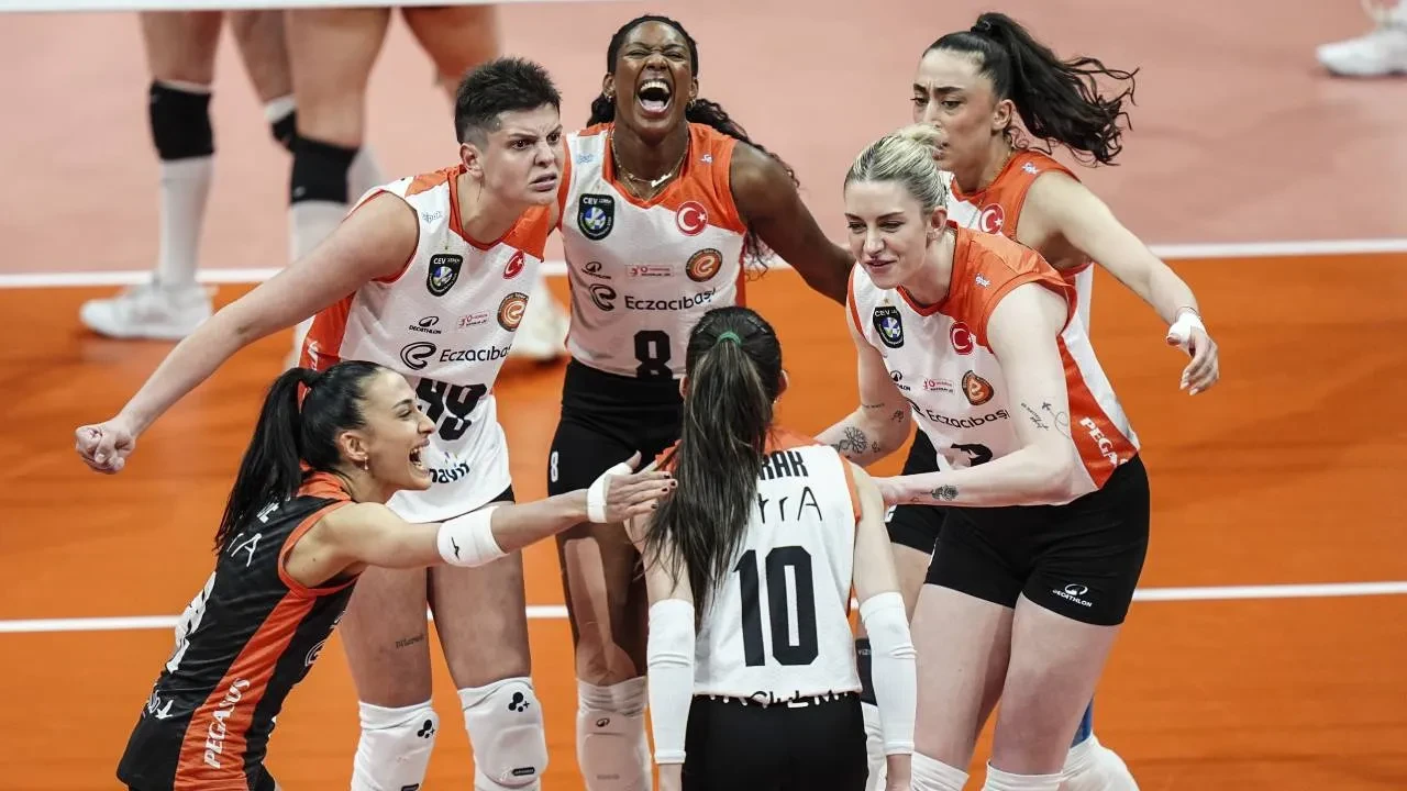 CEV Şampiyonlar Ligi'nde şampiyon VakıfBank! Sarı-siyahlılar, Türk finalinde Eczacıbaşı'nı yendi