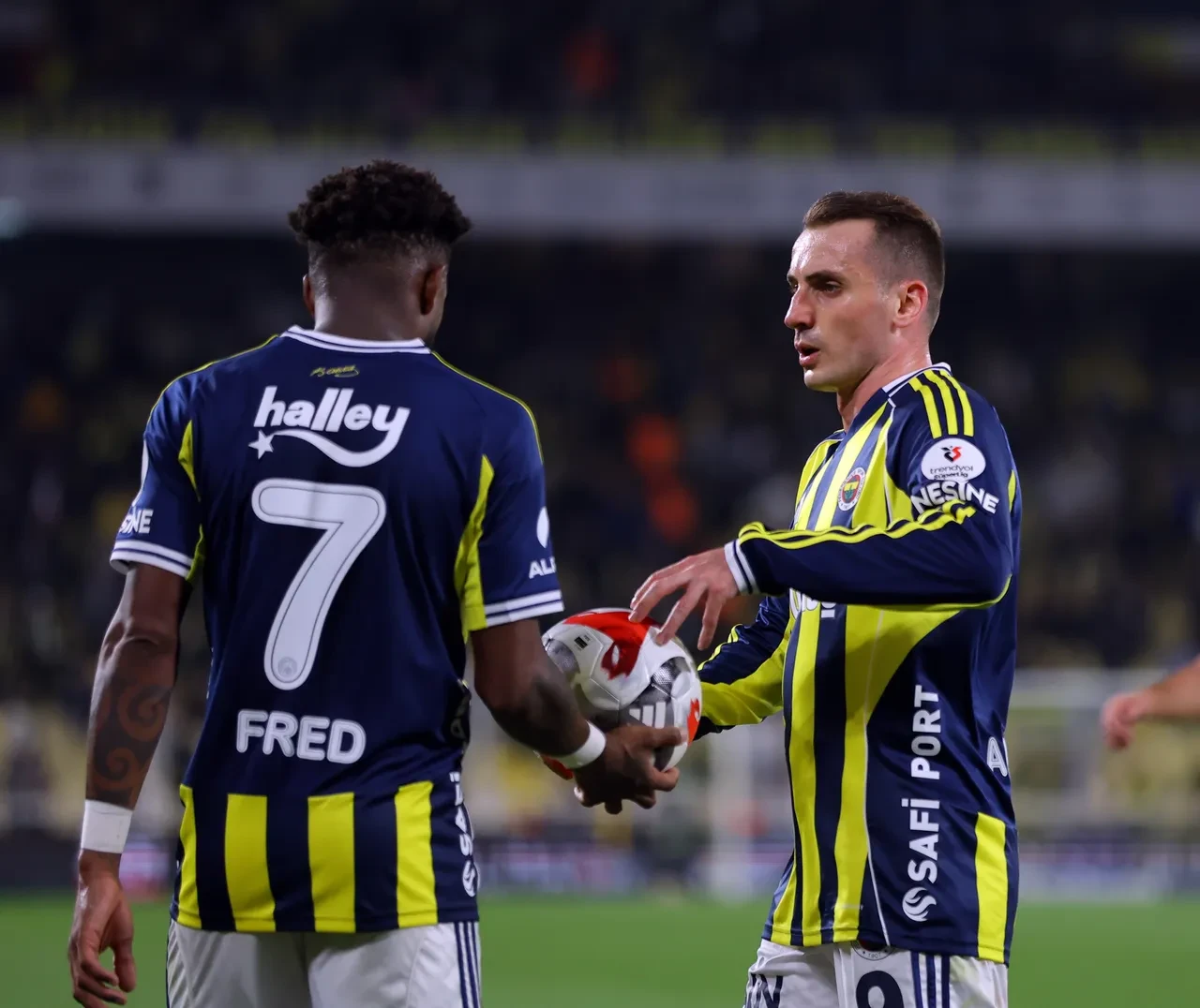 Fenerbahçe nasıl şampiyon olur? Puan farkı 4’e düştü şampiyonluk hesapları başladı