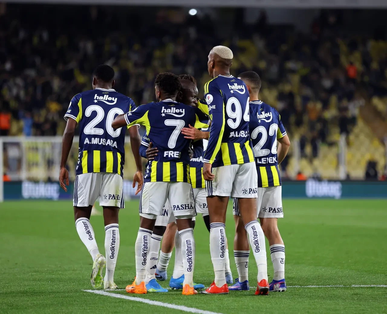 Fenerbahçe nasıl şampiyon olur? Puan farkı 4’e düştü şampiyonluk hesapları başladı