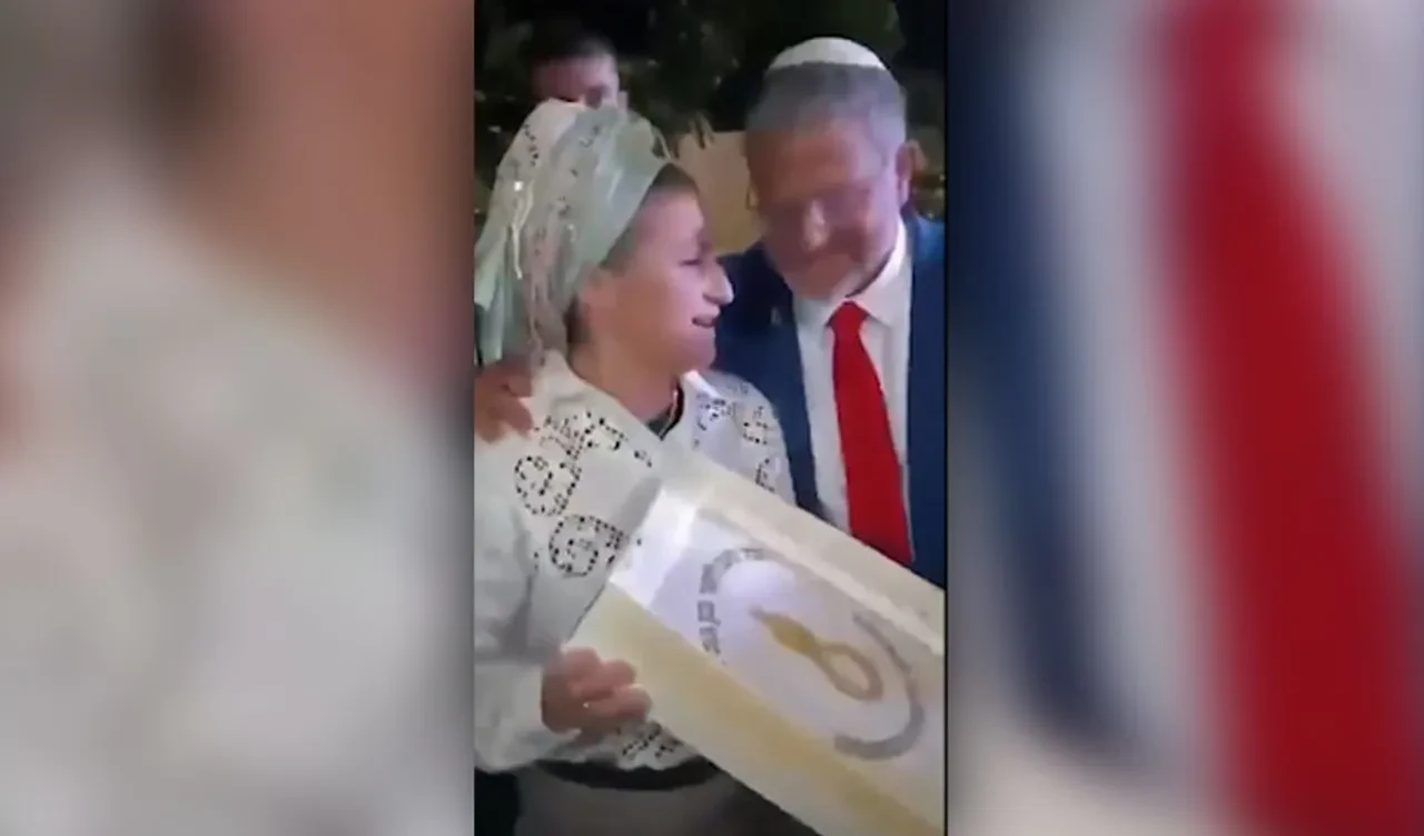 İsrail'de aşırı sağcı bakandan 'urgan' temalı pastalarla kutlama! 