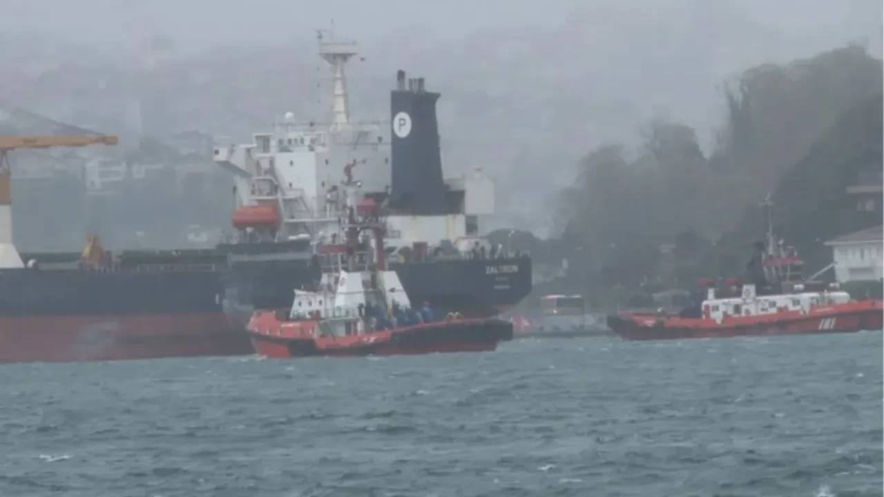 İstanbul Boğazı'nda gemi arızası! Boğaz trafiği durduruldu