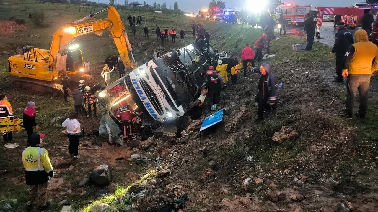 Malatya'da korkunç kaza! Çok sayıda ölü ve yaralı var