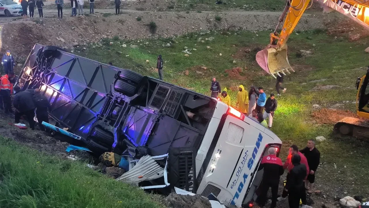 Malatya'da otobüsün devrildiği kazanın görüntüleri ortaya çıktı