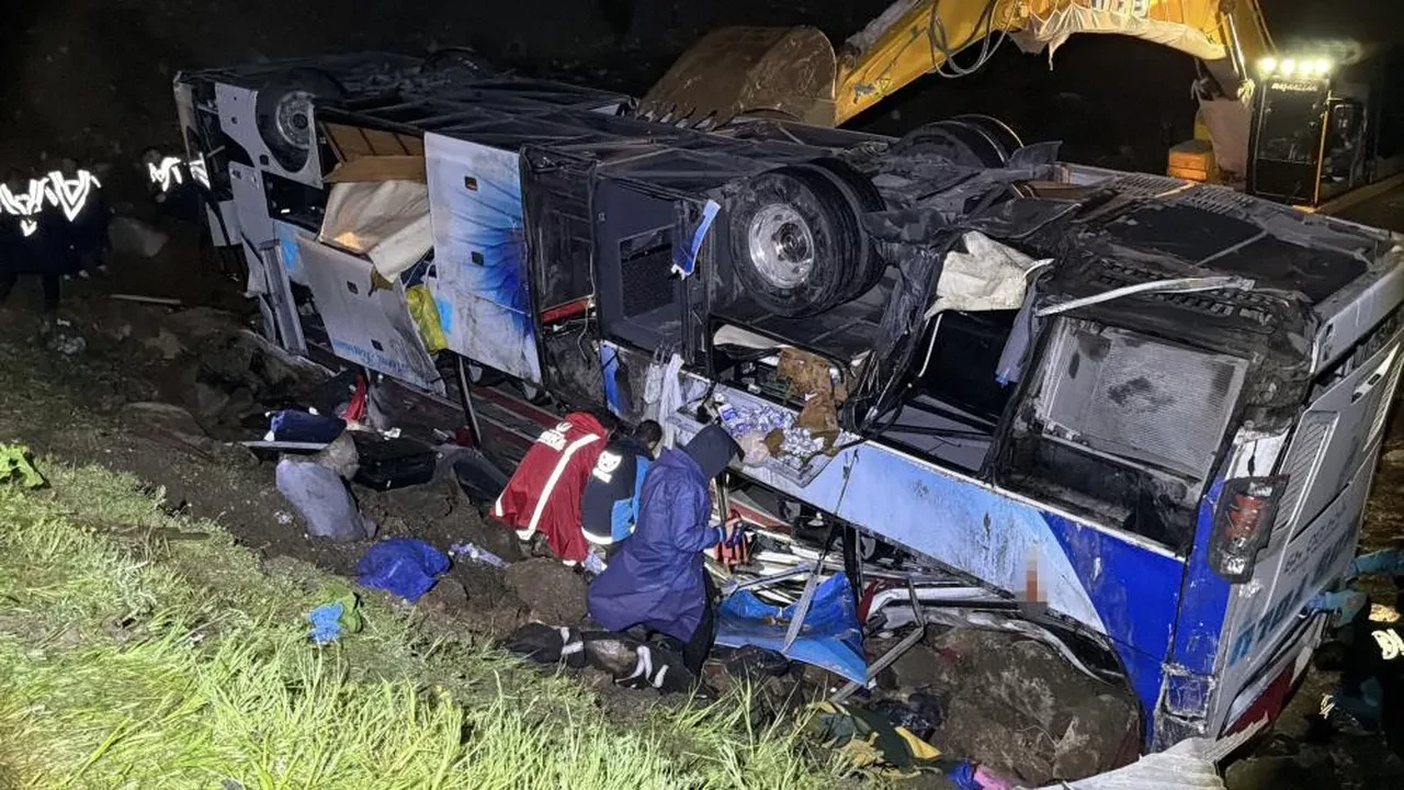 Malatya'da yolcu otobüsü devrildi! Can kayıpları ve yaralılar var