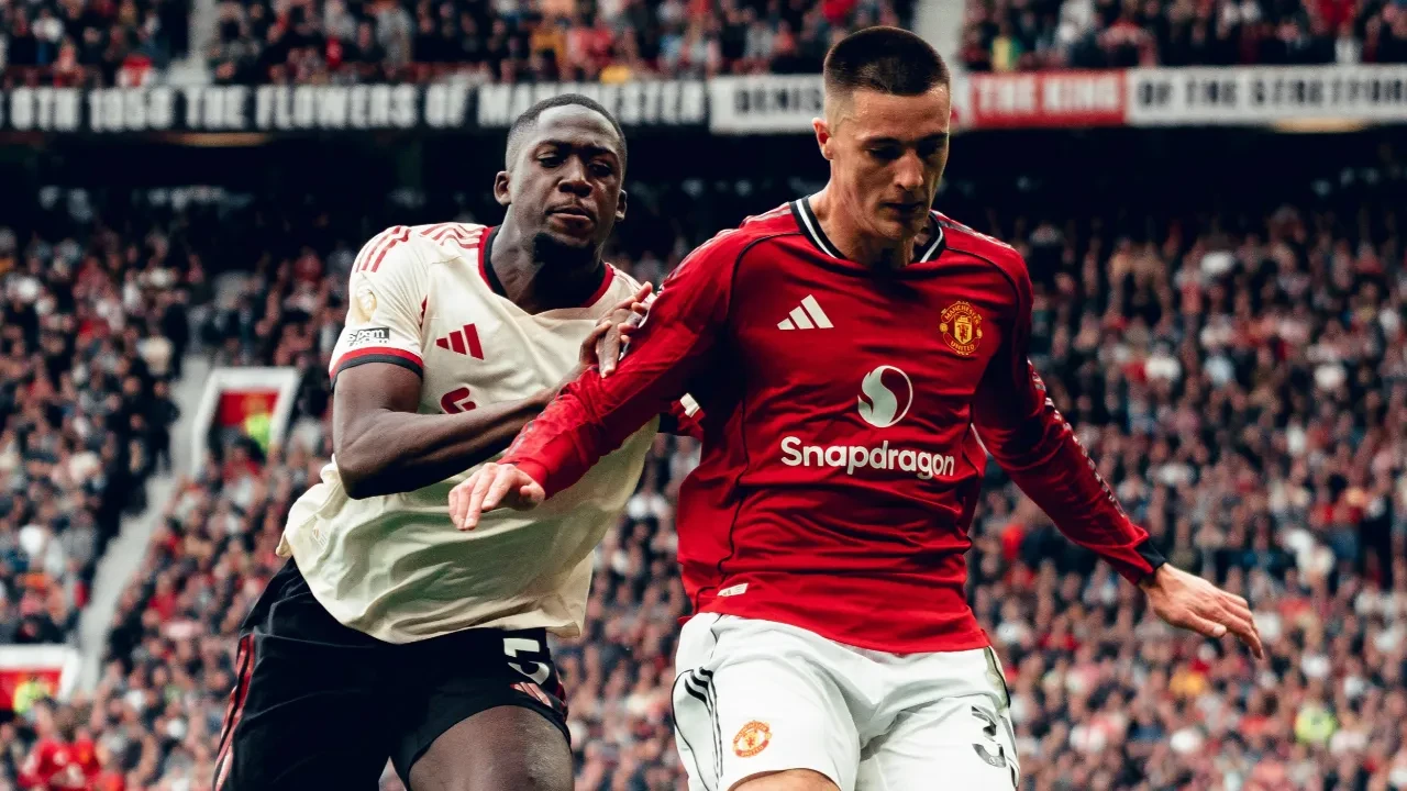 Manchester United, Liverpool'u devirdi! 