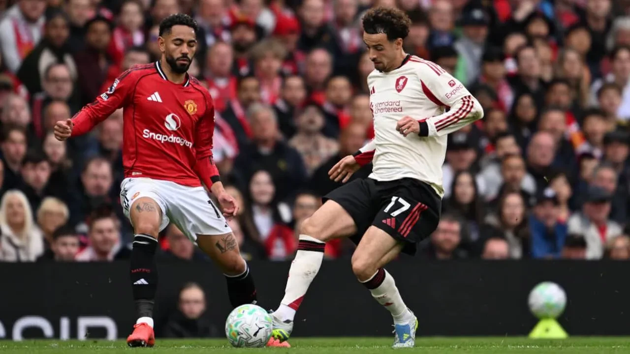 Manchester United, Liverpool'u devirdi! "Kırmızı Şeytanlar"dan 3-2'lik galibiyet