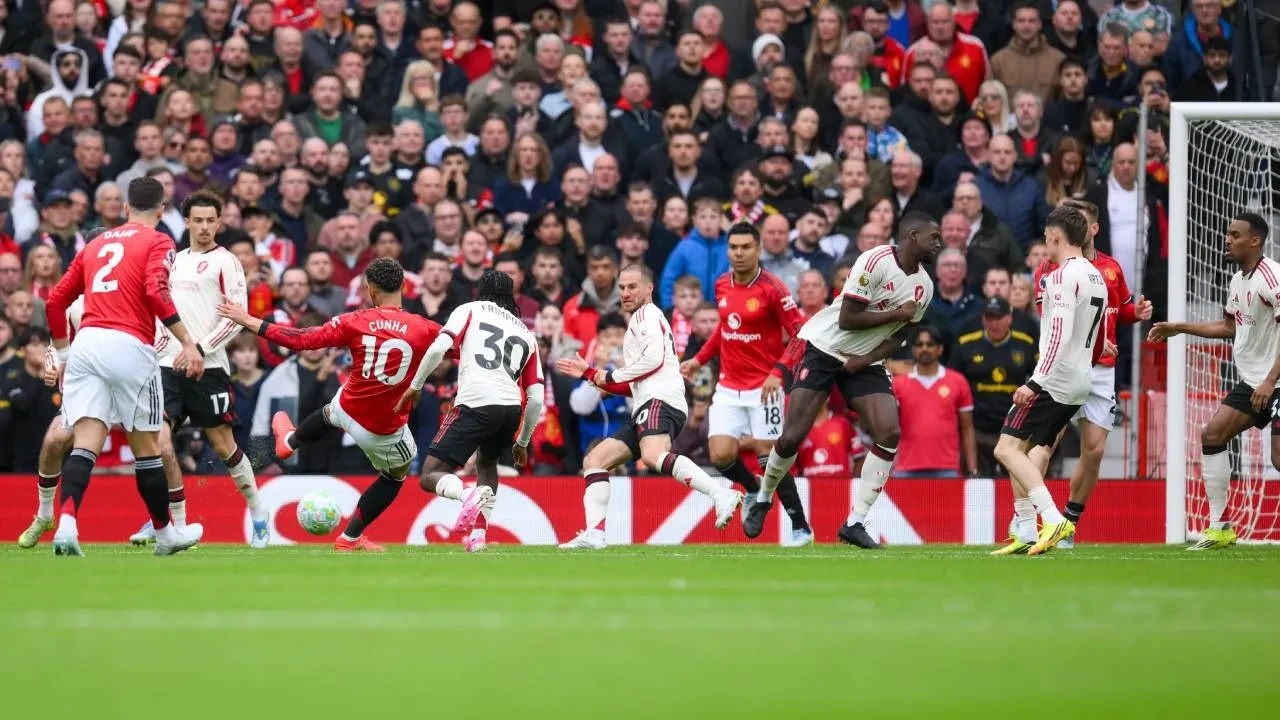 Manchester United, Liverpool'u devirdi! "Kırmızı Şeytanlar"dan 3-2'lik galibiyet