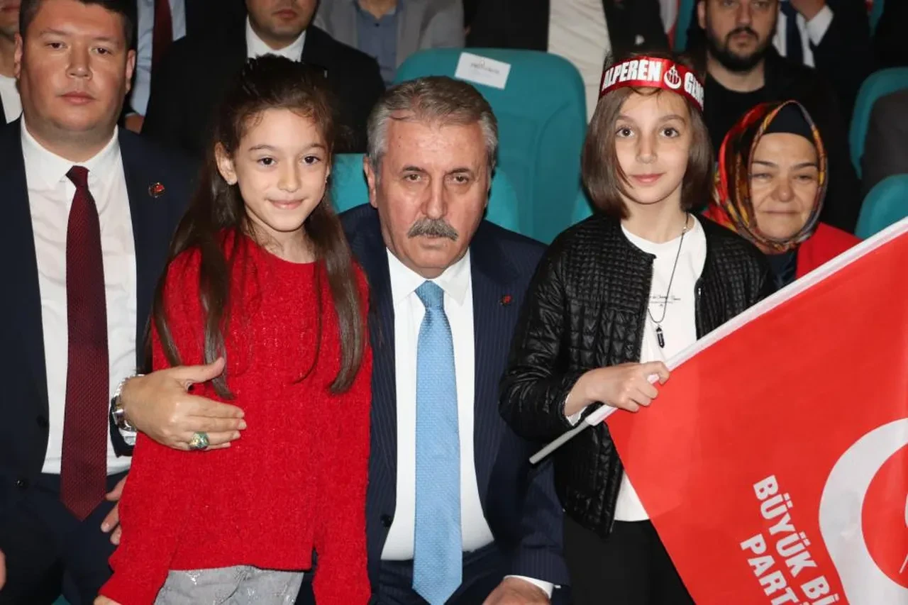 Mustafa Destici net bir dille uyardı: "Ailemizi, ülkemizi, topraklarımızı kaybederiz"