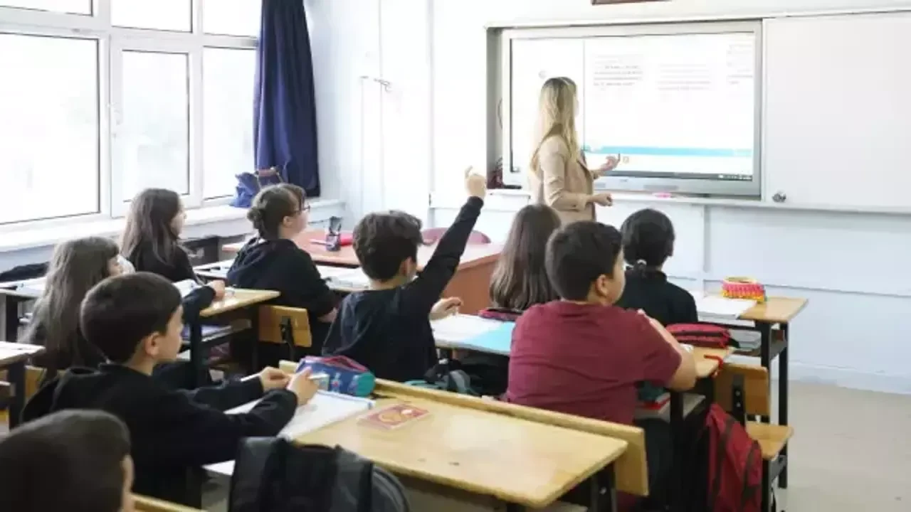 Öğretmen il içi isteğe bağlı yer değiştirme ne zaman başvurular başladı mı?