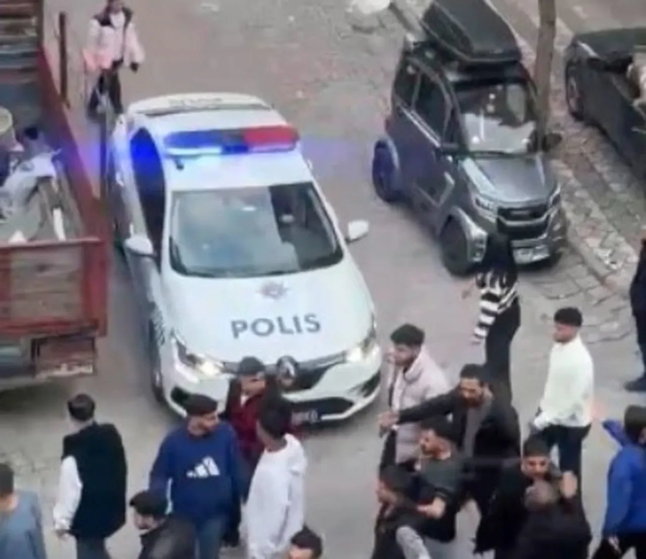 Sokak ortasında meydan muharebesi! Silah sesleri duyuldu