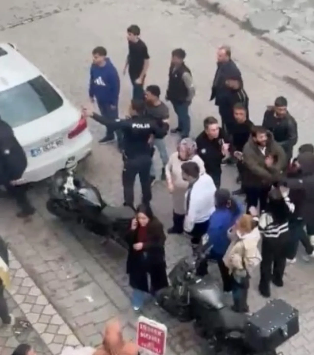 Sokak ortasında meydan muharebesi! Silah sesleri duyuldu