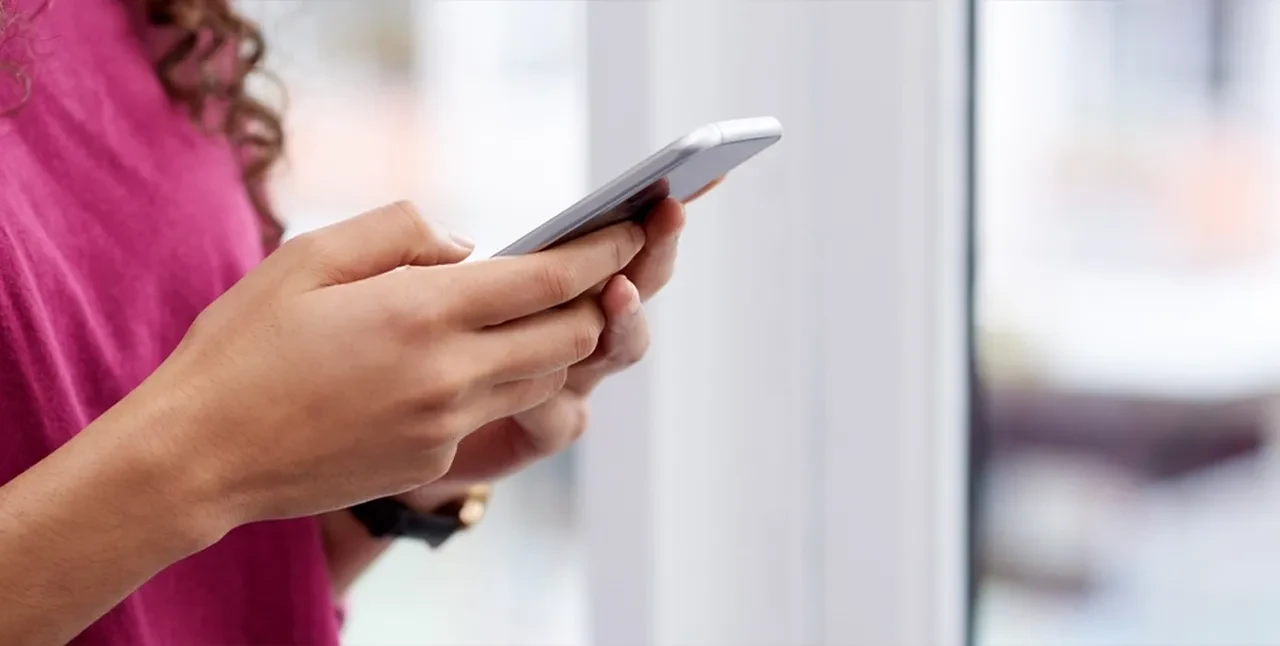 Telefonunuzda bu tuhaflıklar varsa aman dikkat: Banka hesaplarınızı sessizce boşaltıyorlar!