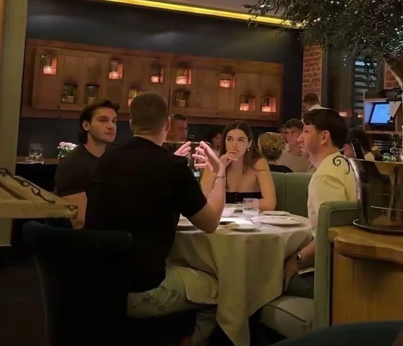 A.B.İ dizisinden ayrılan Afra Saraçoğlu'ndan yeni açıklama! Afra Saraçoğlu'nun yeni dizisi belli oldu mu?