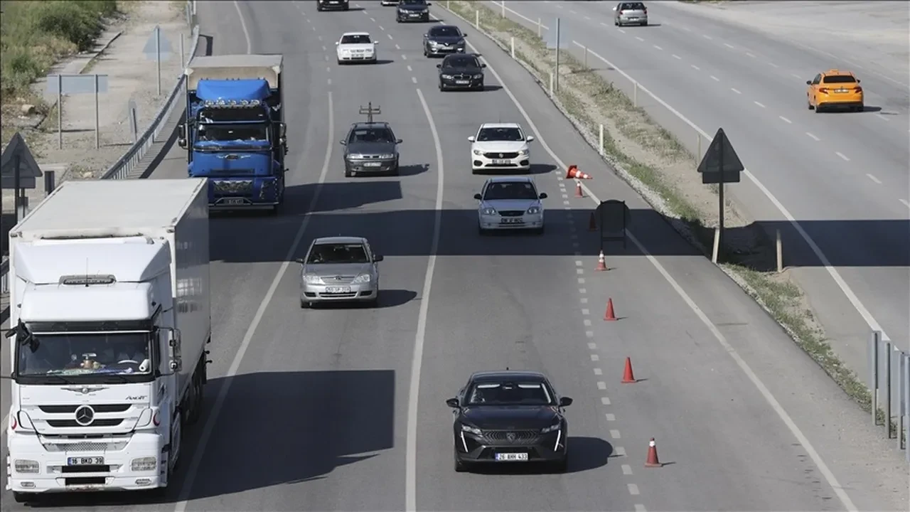 Bayram dönüşünde kısıtlama: Ağır tonajlı araçlara trafiğe giremeyecek