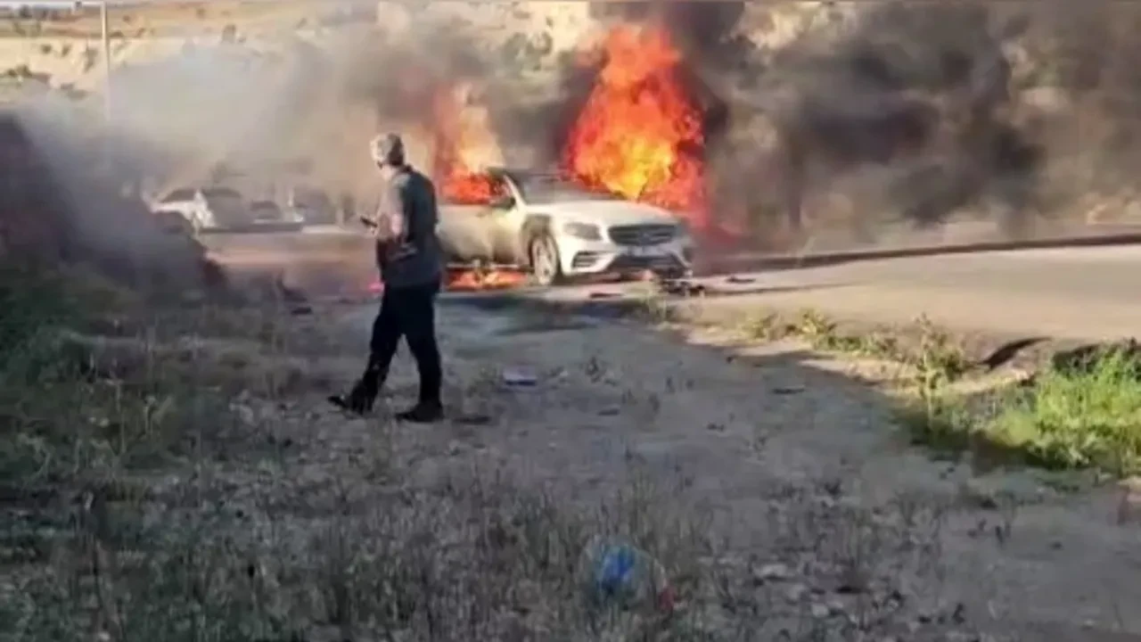 Gaziantep’te seyir halindeki araç alev alev yandı: Aile canını zor kurtardı