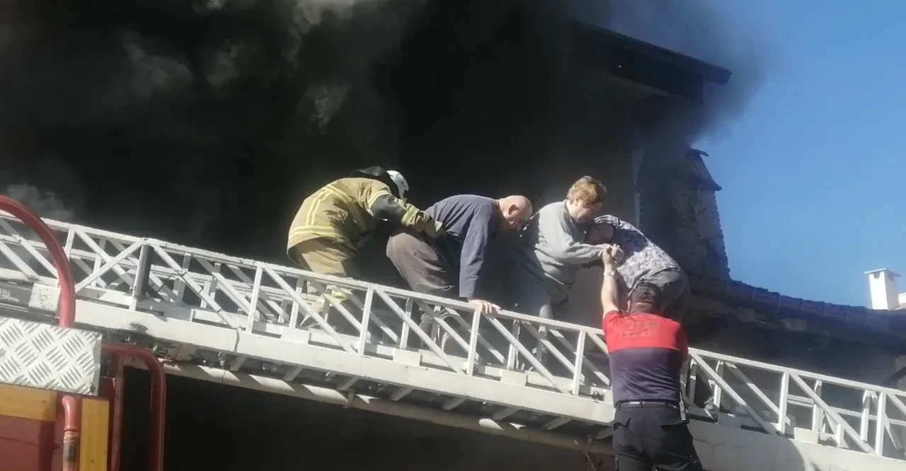 Isparta’da yürekleri ağza getiren yangın! Yaşlı çift son anda kurtarıldı