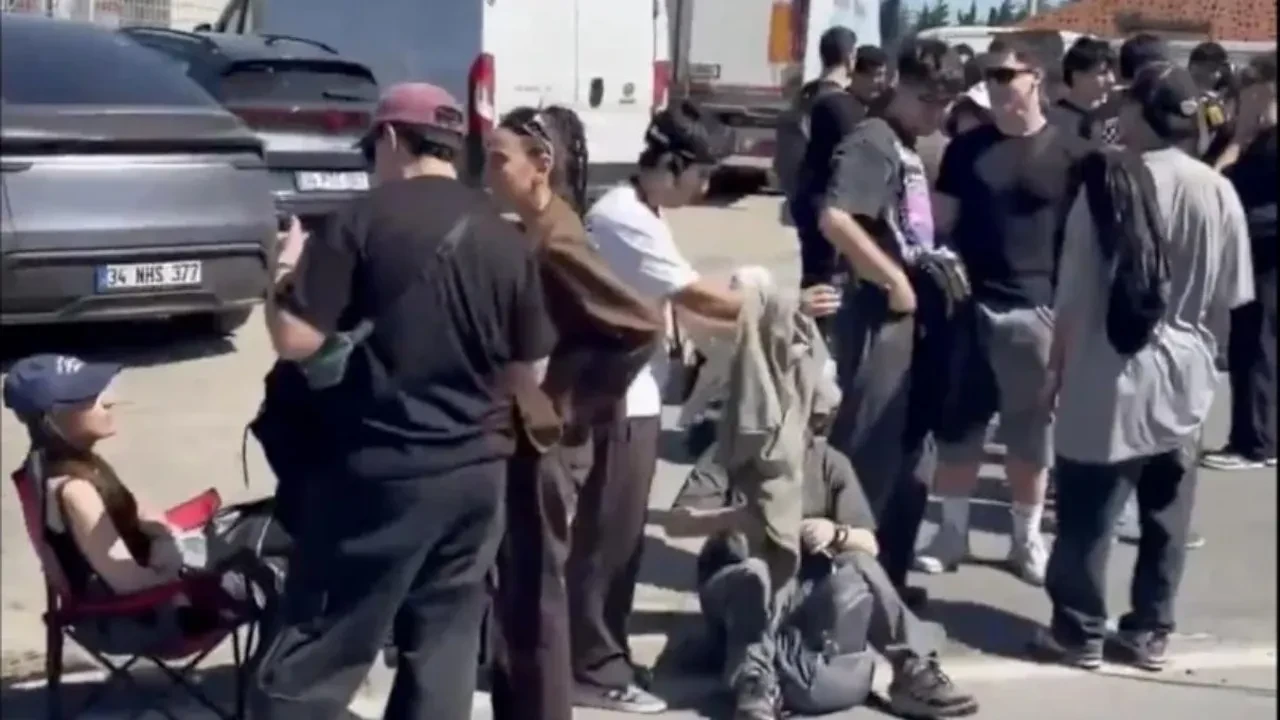 Kanye West ürünlerine İstanbul’da büyük ilgi! 2,5 kilometrelik kuyruk oluştu