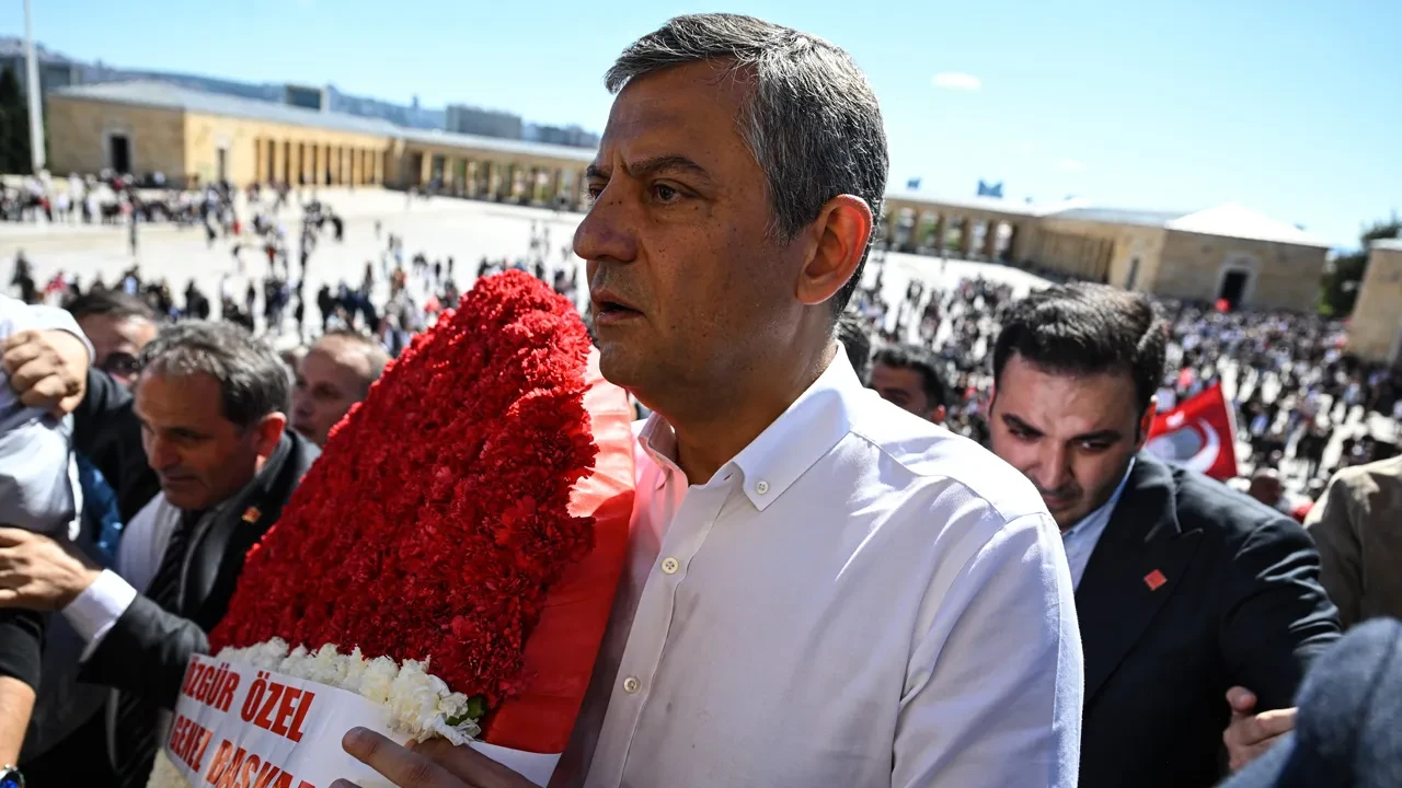 Özgür Özel neden TGRT Haber'i hedef alıyor? Gürkan Hacır ve Fatih Atik'ten tepki: Şiir yazdıracak kadar etkili yayın yaptık